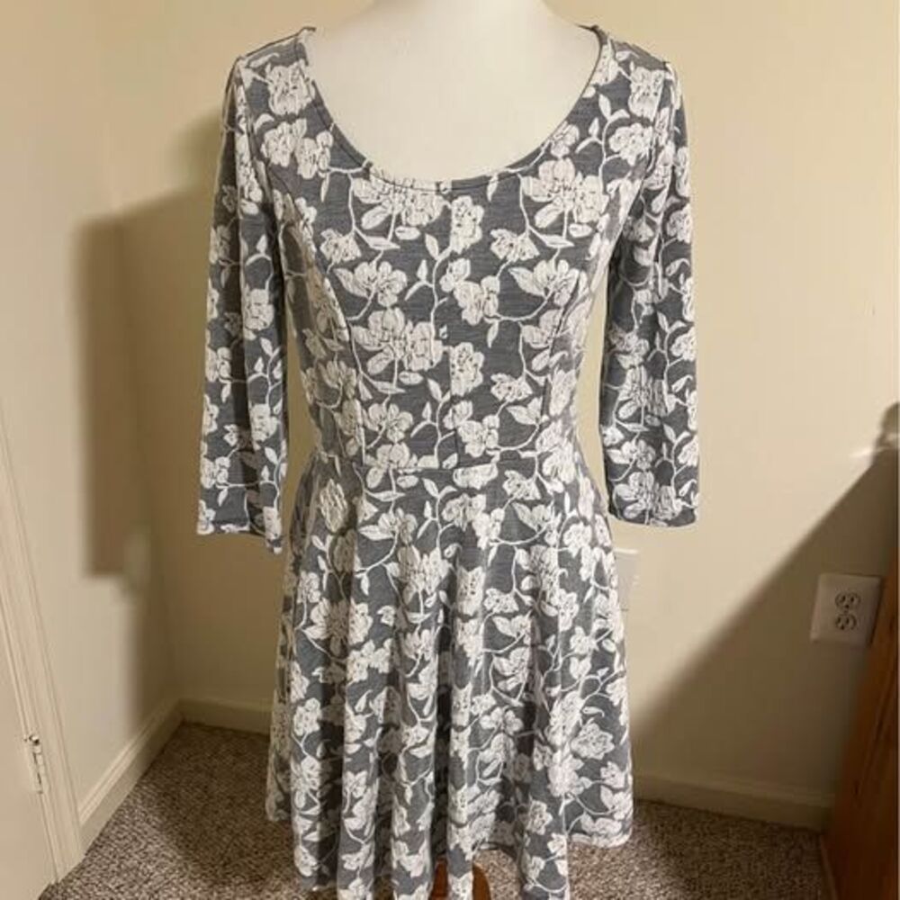 Lauren Conrad Gray White Floral 3/4 Sleeve Dress Medium